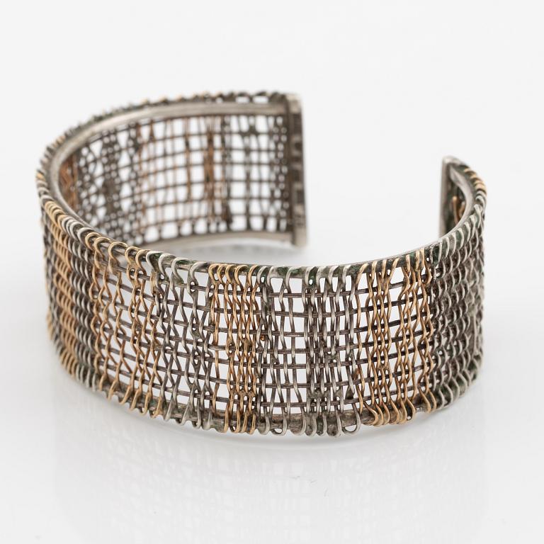 Anders Högberg, armring, filigran, silver, delvis förgyllt.