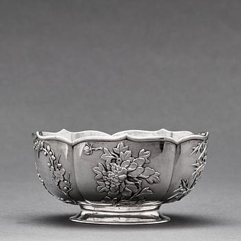 Skål, silver. Shanghai, omkring 1900. Märkt Luen Wo.