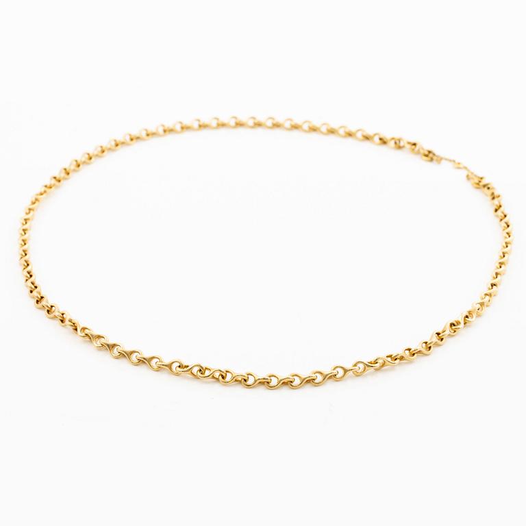 An Ole Lynggaard long necklace 18K gold.