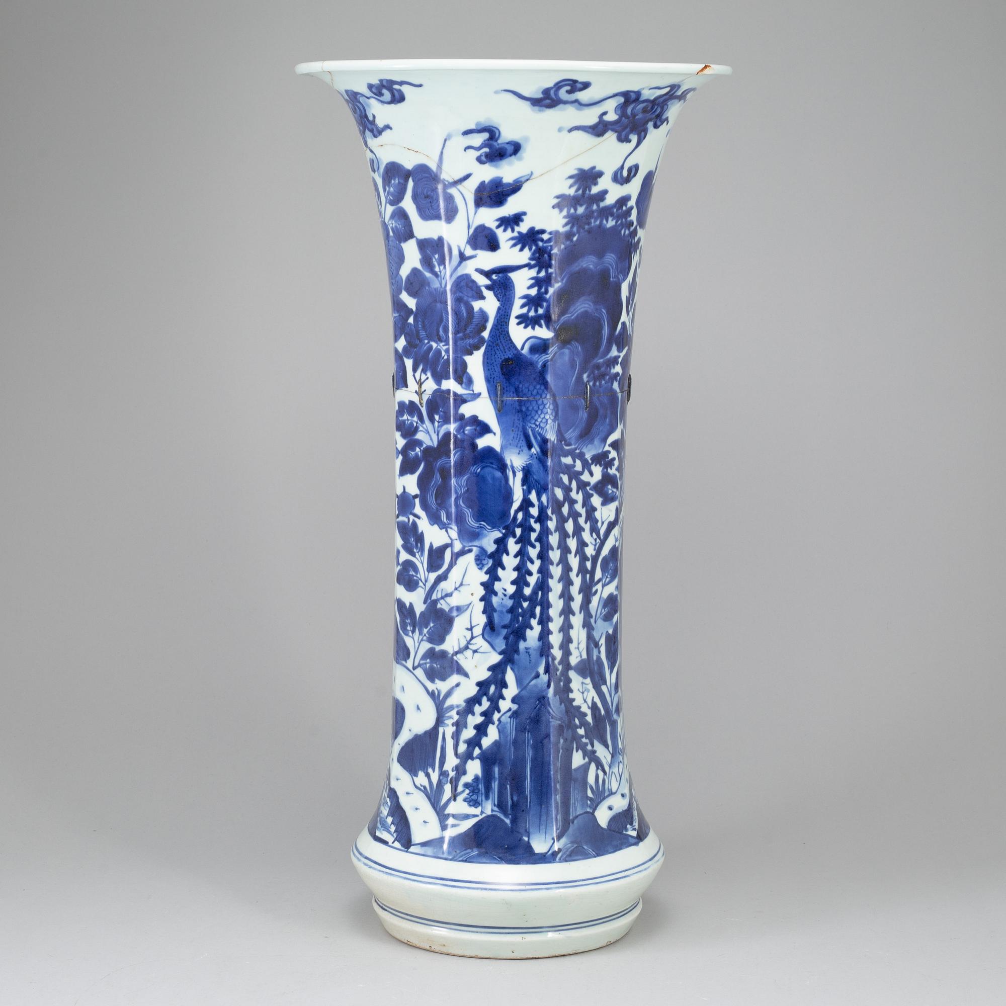 VAS, porslin. Japan, Genroku, omkring 1700.