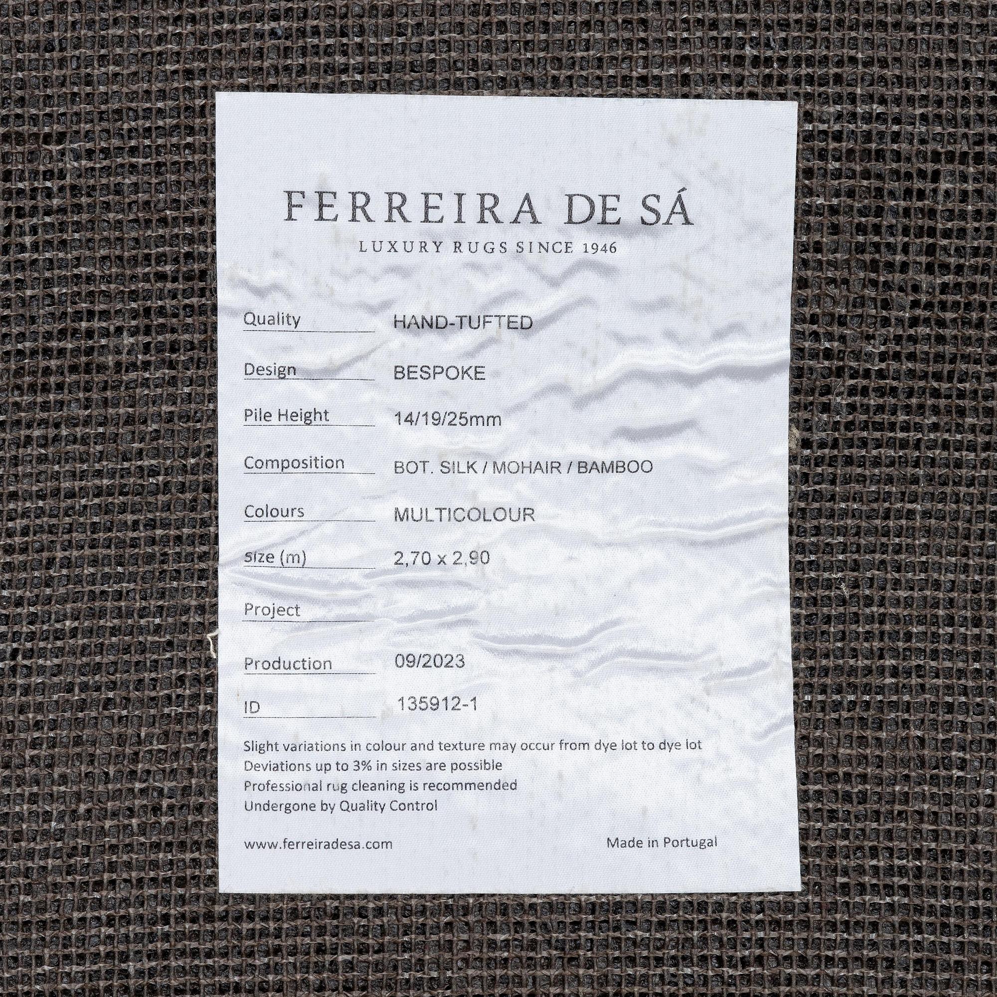 Denise Grünstein, matta "Halo", handtuftad, ca 285 x 269 cm, Ferreira de Sá, Portugal.