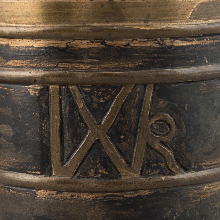 A brass baroque mortar and pestle, 18th century.