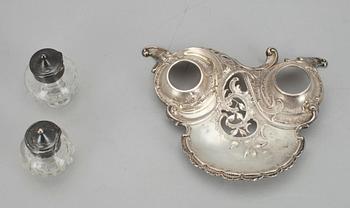 BLÄCKSTÄLL, silver samt glas, nyrokoko, sekelskiftet 1800/1900.
