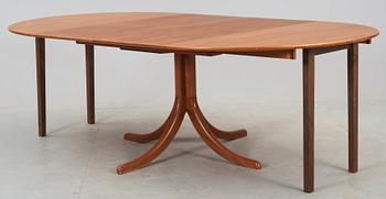 A Josef Frank mahogany dining table, Svenskt Tenn, model 771.