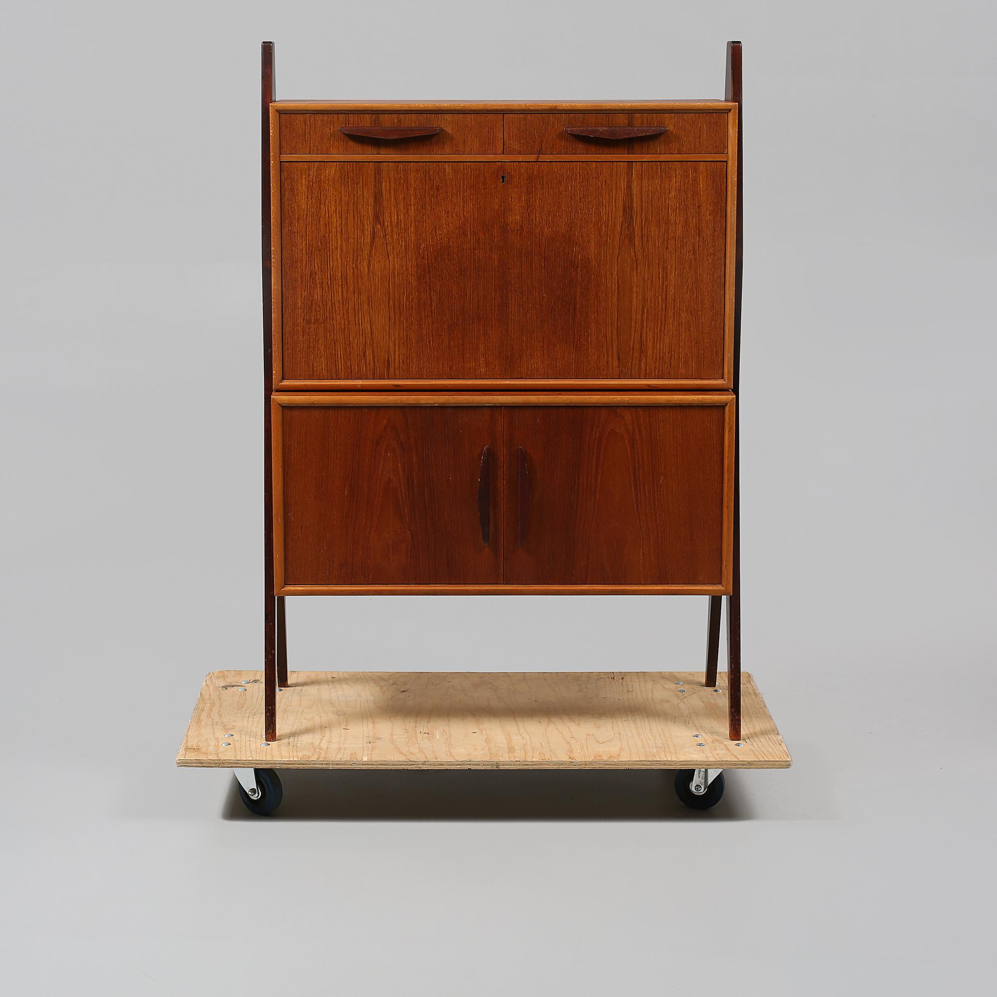 CHIFFONJÉ, 1900-talet tredje kvartal.