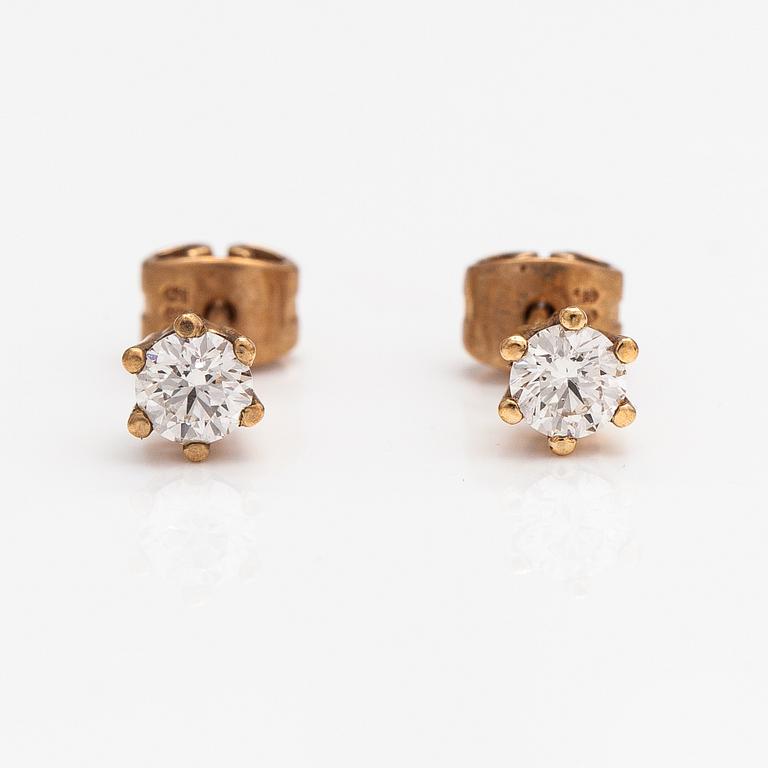 A pair of 14K gold earrings with diamonds ca. 0.50 ct int total.