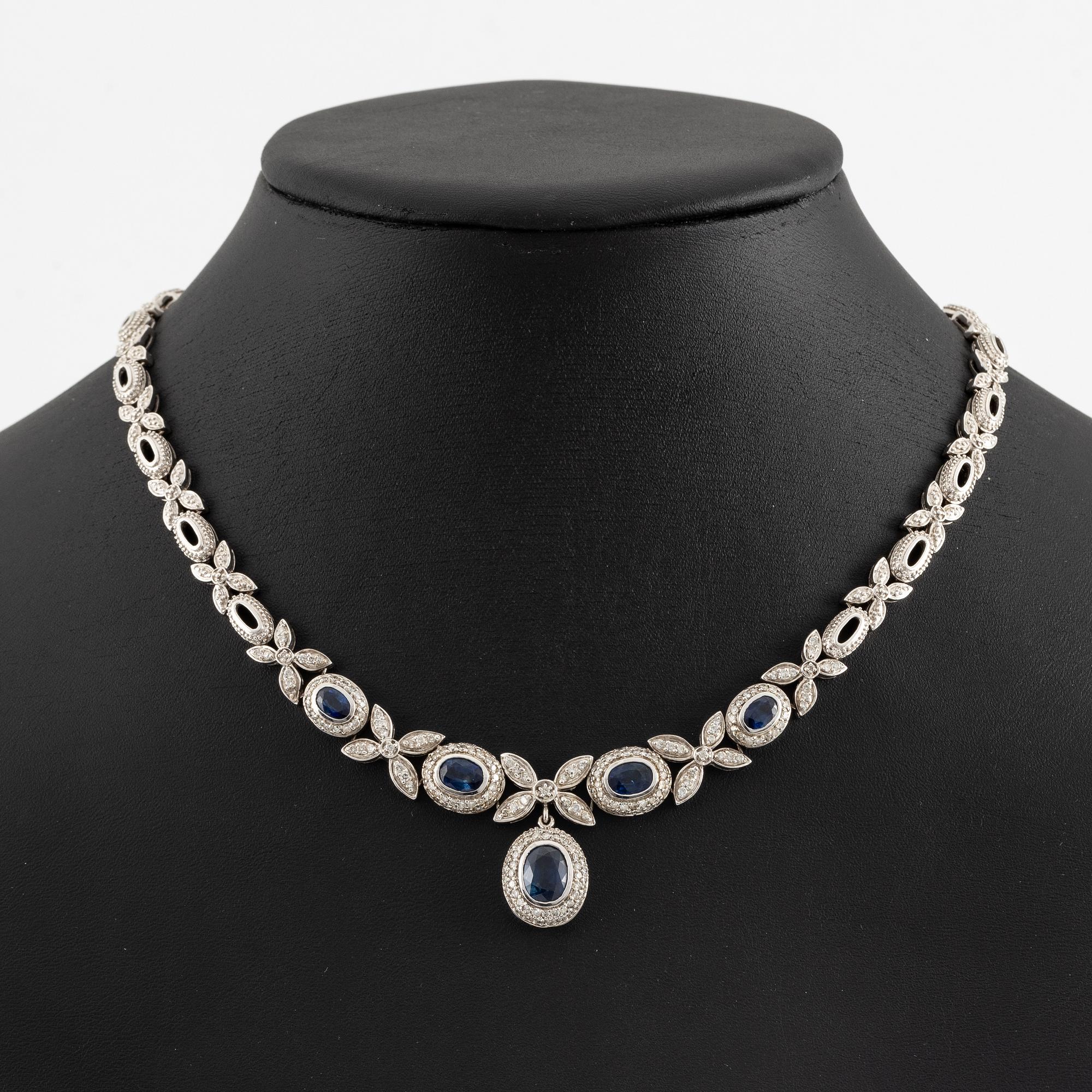 Necklace 18K white gold with sapphires and brilliant-cut diamonds.