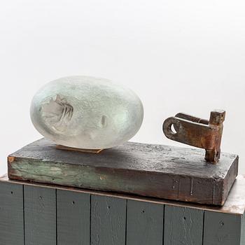 Bertil Vallien, skulptur, vilande huvud, "Resting head", Kosta Boda, unik.