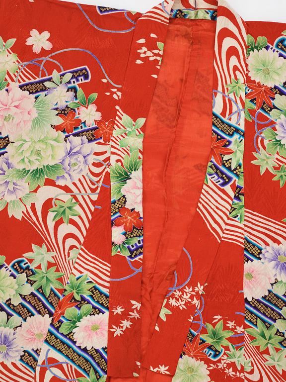 A Chinese blanket and a Japanese Kimono, first half of 20th Century.