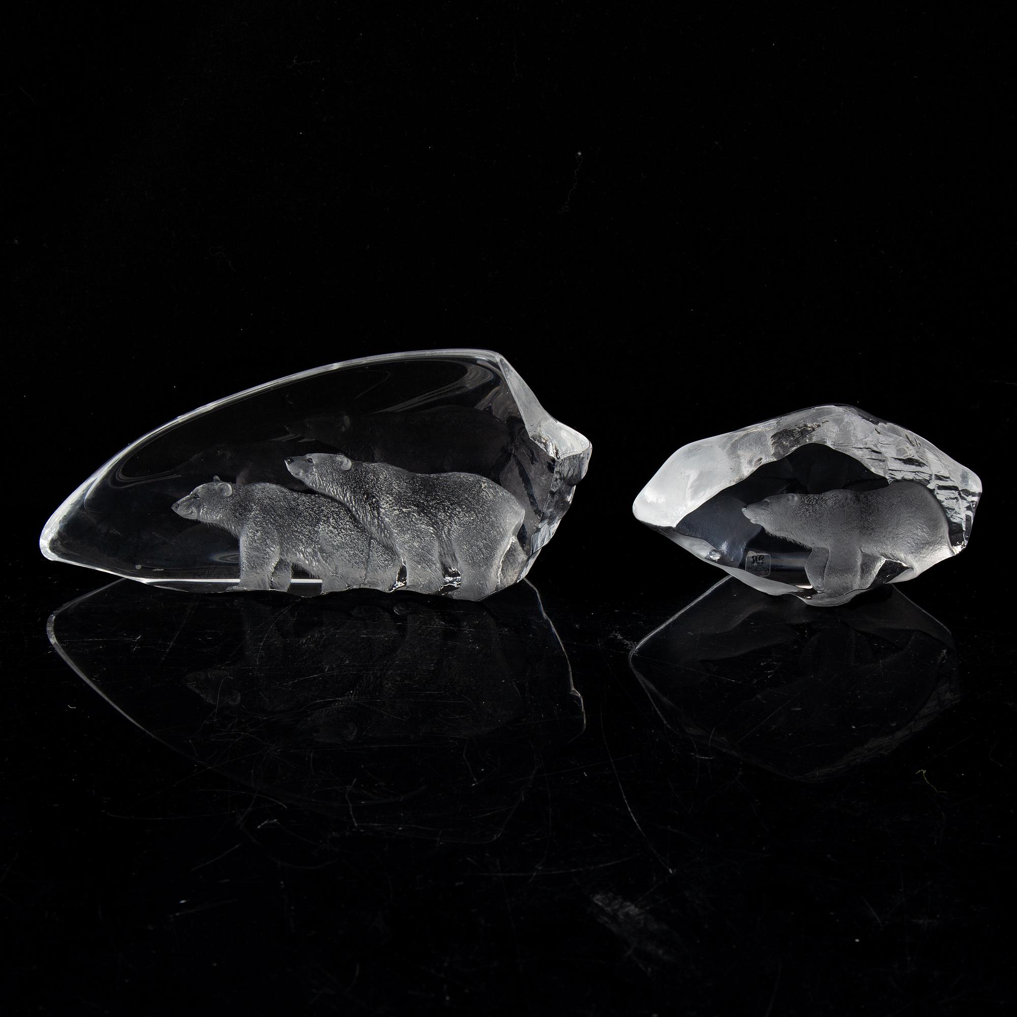 Mats Jonasson, two glass polar bears, Målerås, Sweden.