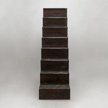 Byrå/Skåp så kallad "Step Tansu", cederträ, Japan, 1800-tal.
