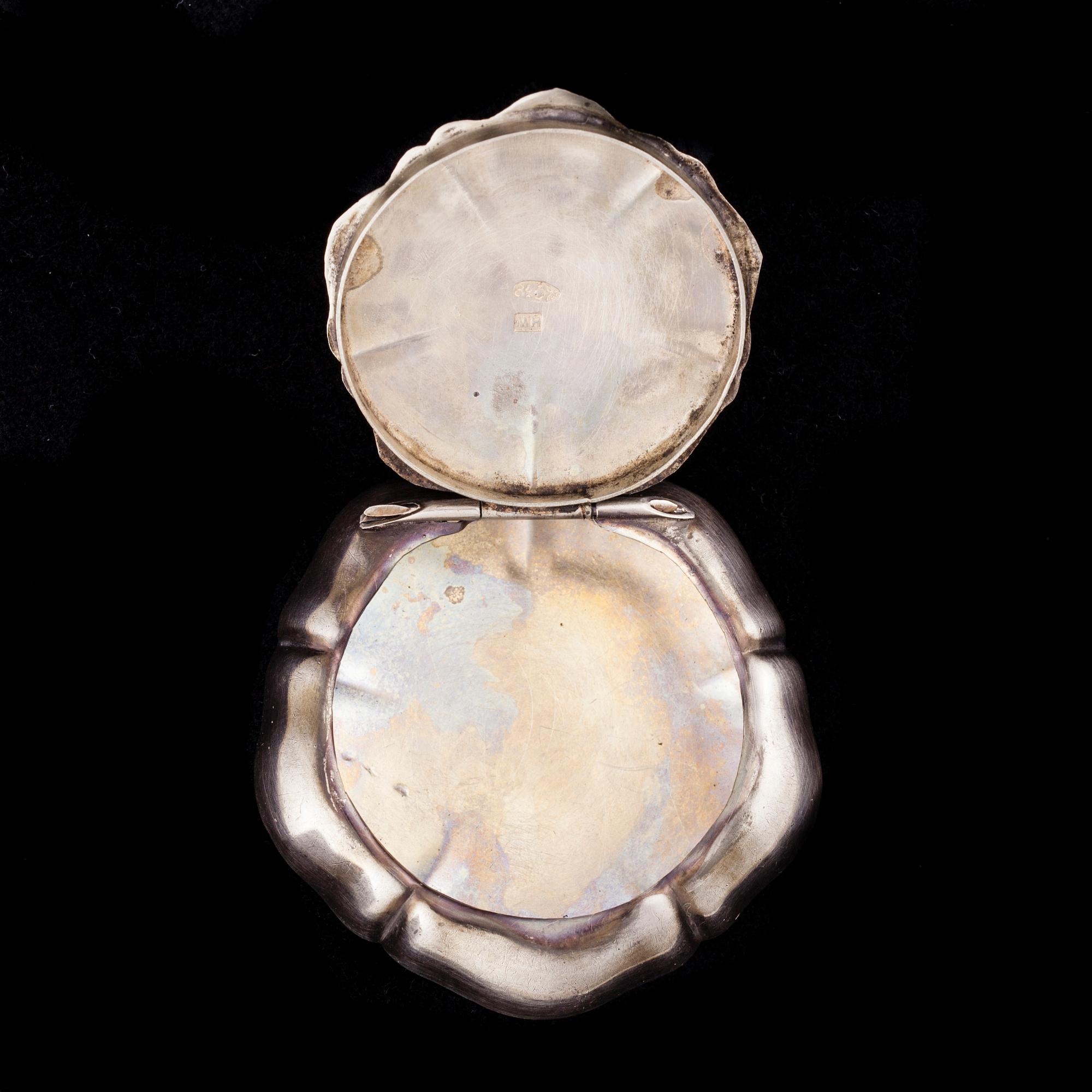 MEDALJONG, silver, turkos, små diamanter. Ryska stämplar 1900-talets början. Vikt 16 g.