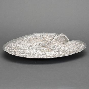 UPPLÄGGNINGSFAT, silver, 1900-talets förra hälft. Vikt ca 617 gram.