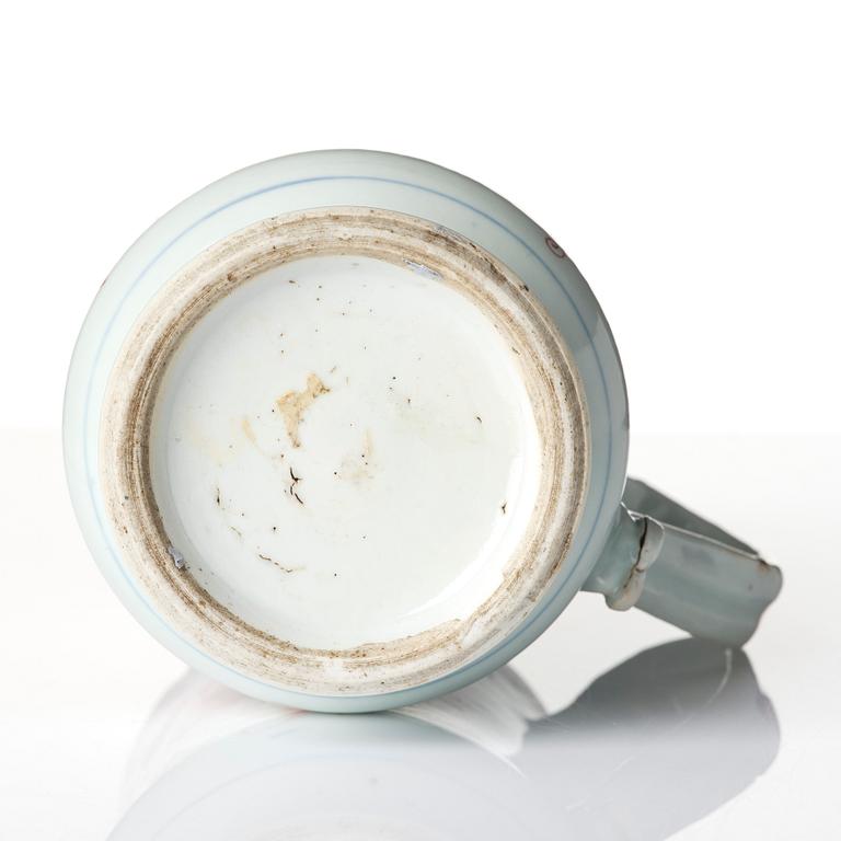 A Chinese imari export porcelain mug, Qing dynasty (1736-95).