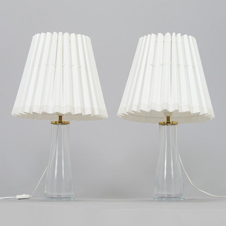 Maire Gullichsen, A pair of 1990s tablelamps for Artek.