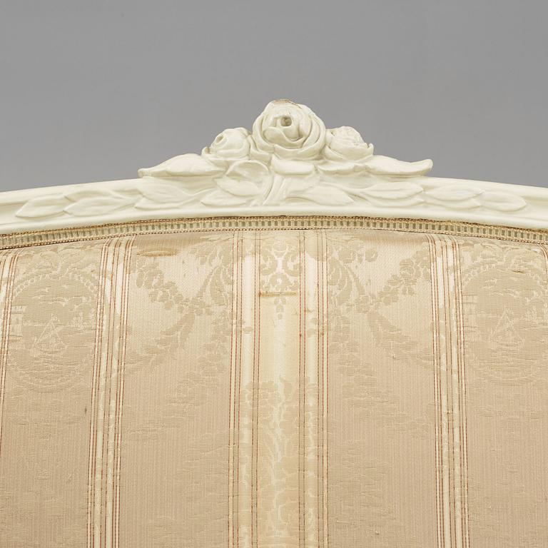 A Gustavian late 18th century sofa by Höglander, master 1777.