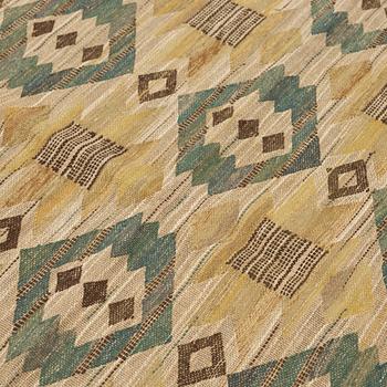 Märta Måås-Fjetterström, A TEXTILE. "Grönt på linne". Flat weave. 135,5 x 131,5 cm. Signed MMF.