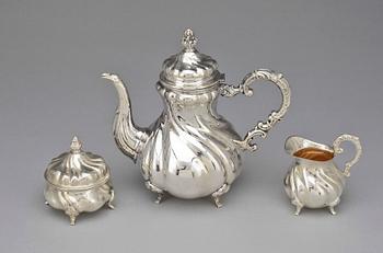 KAFFESERVIS, 3 delar, sterlingsilver, rokokostil, Tyskland, 1900-talets första hälft. Tot vikt ca 625 gram.