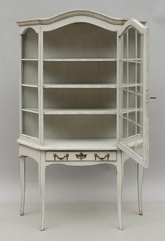 VITRINSKÅP, 1900-talets andra hälft.