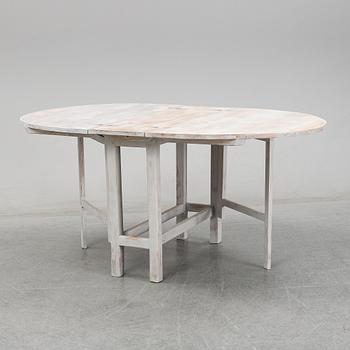 A painted pine gate-leg table, 19th Century.