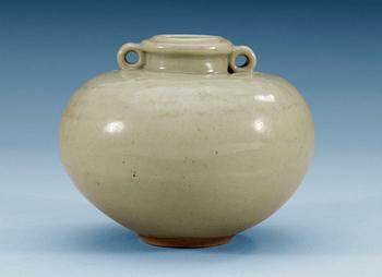 A Longquan celadon pot, 14/15th Century.