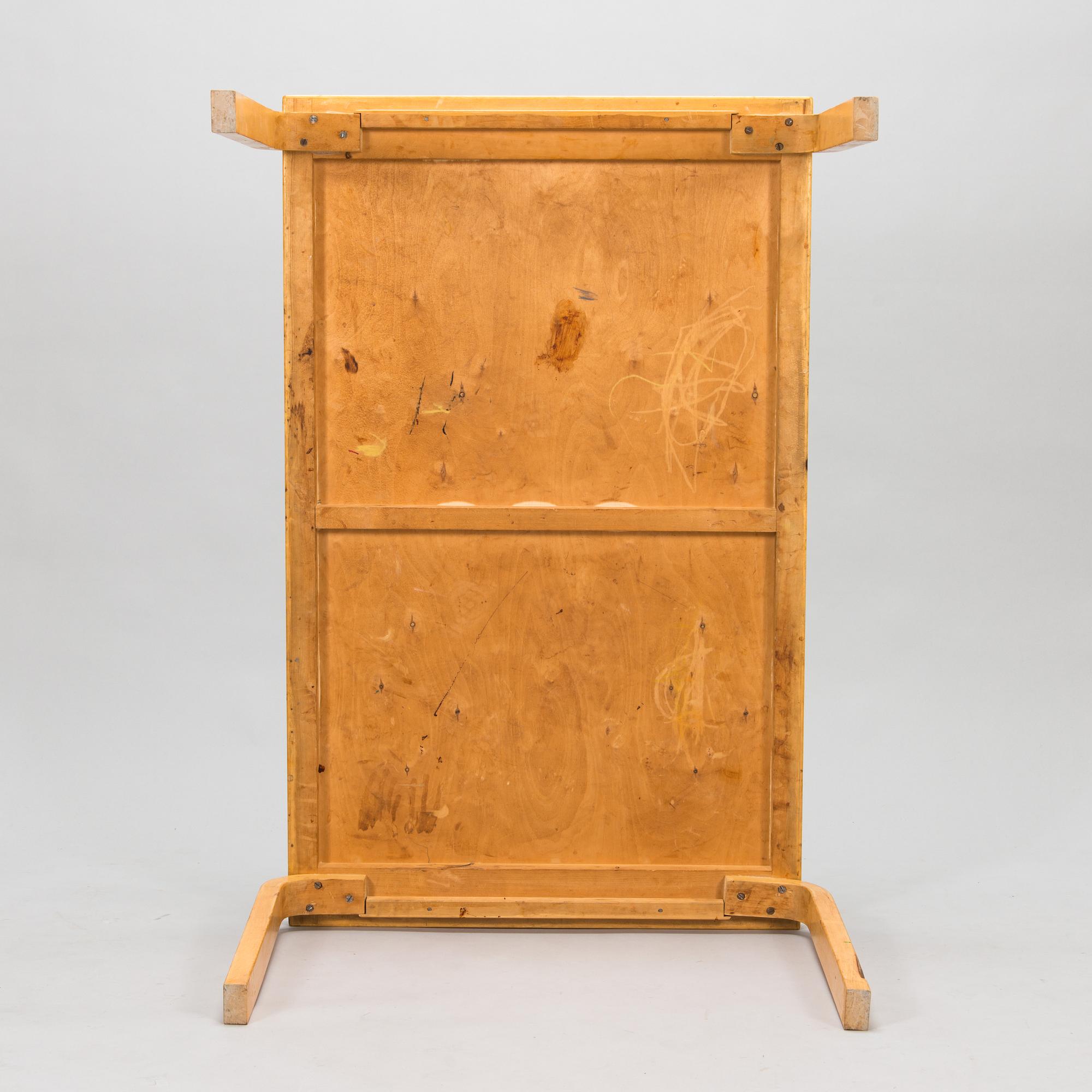 Alvar Aalto, bord, modell 82 för O.Y. Huonekalu-ja Rakennustyötehdas A.B. 1900-talets mitt.