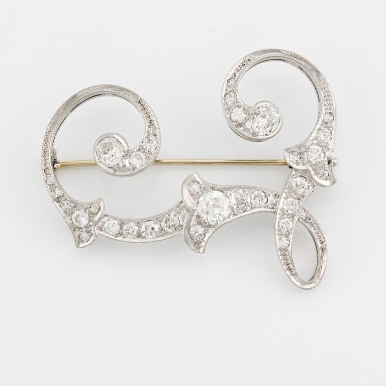 Brooch "L", 18K white gold with old-cut diamonds.