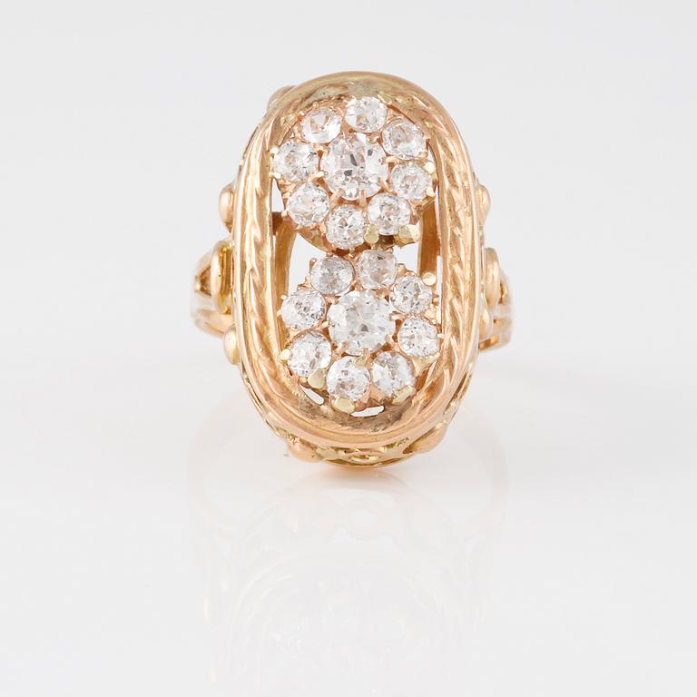 RING, 18K guld med fasettslipade diamanter. Vikt 3,2 gram.
