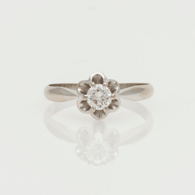 RING, briljantslipad diamant, 18K vitguld. Kultakeskus 1981.