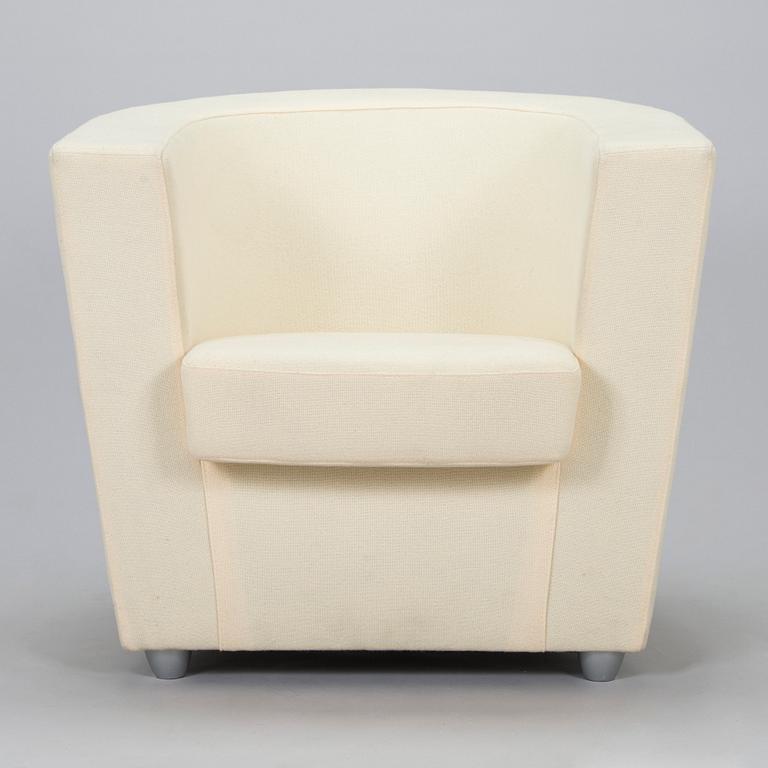 Eero Aarnio, nojatuoli, "Studio-tuoli", Arto Nyberg Show, suunniteltu 2007.