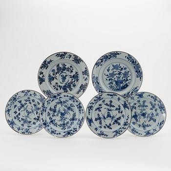 A group of two blue and white dishes and four plates, Qing dynasty, 18th century.