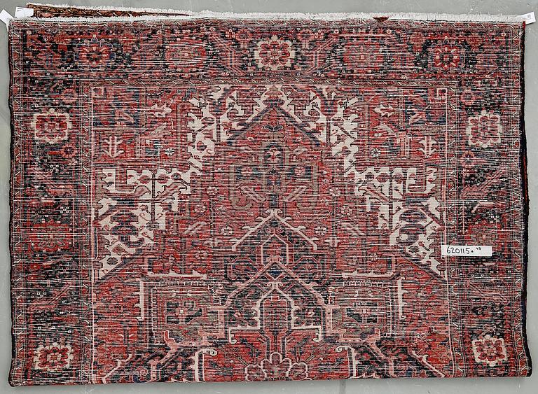 MATTA, Heriz. Ca 345 x 245 cm.