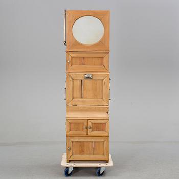 TOALETTSKÅP MED TANK, 1800-talets slut.