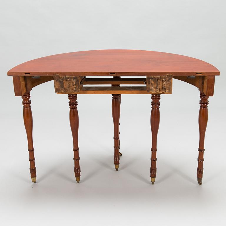 An extendable dinner table, Sweden around 1830s.