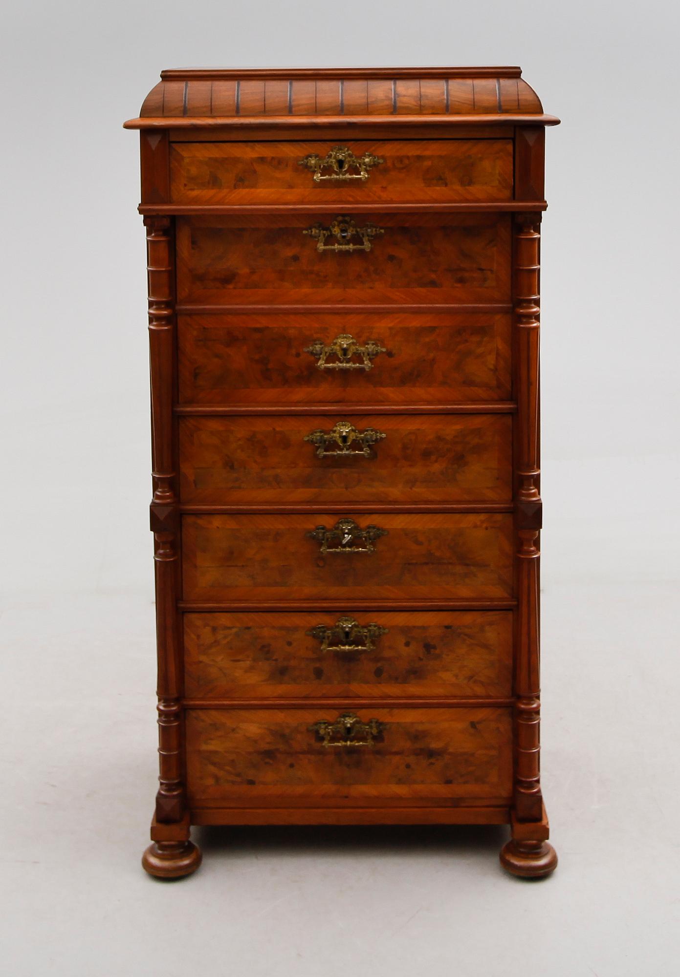 CHIFFONJÉ, 1800-talets andra hälft.