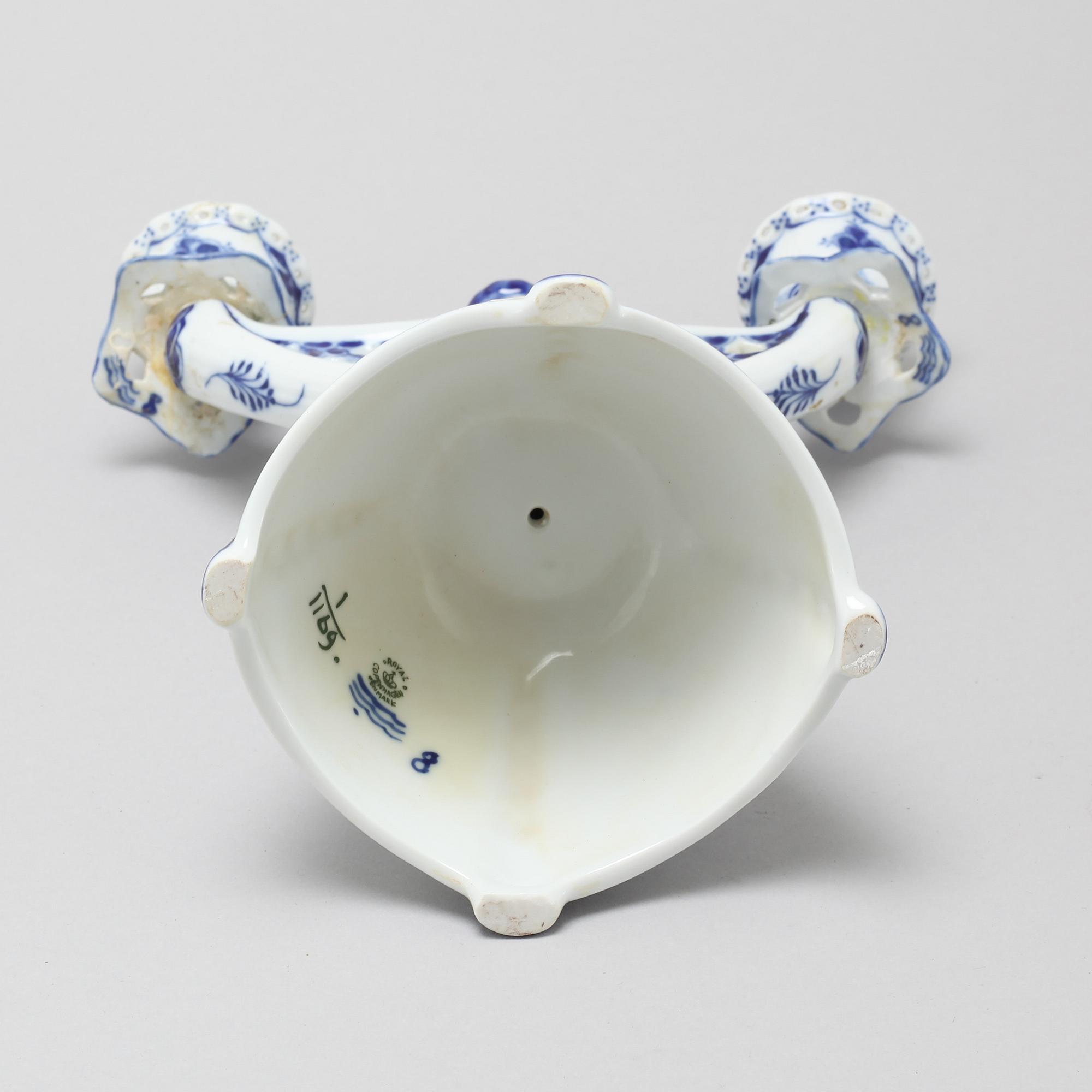 KANDELABER, porslin, dekor "Musselmalet", Royal Copenhagen, 1900-talets andra hälft.