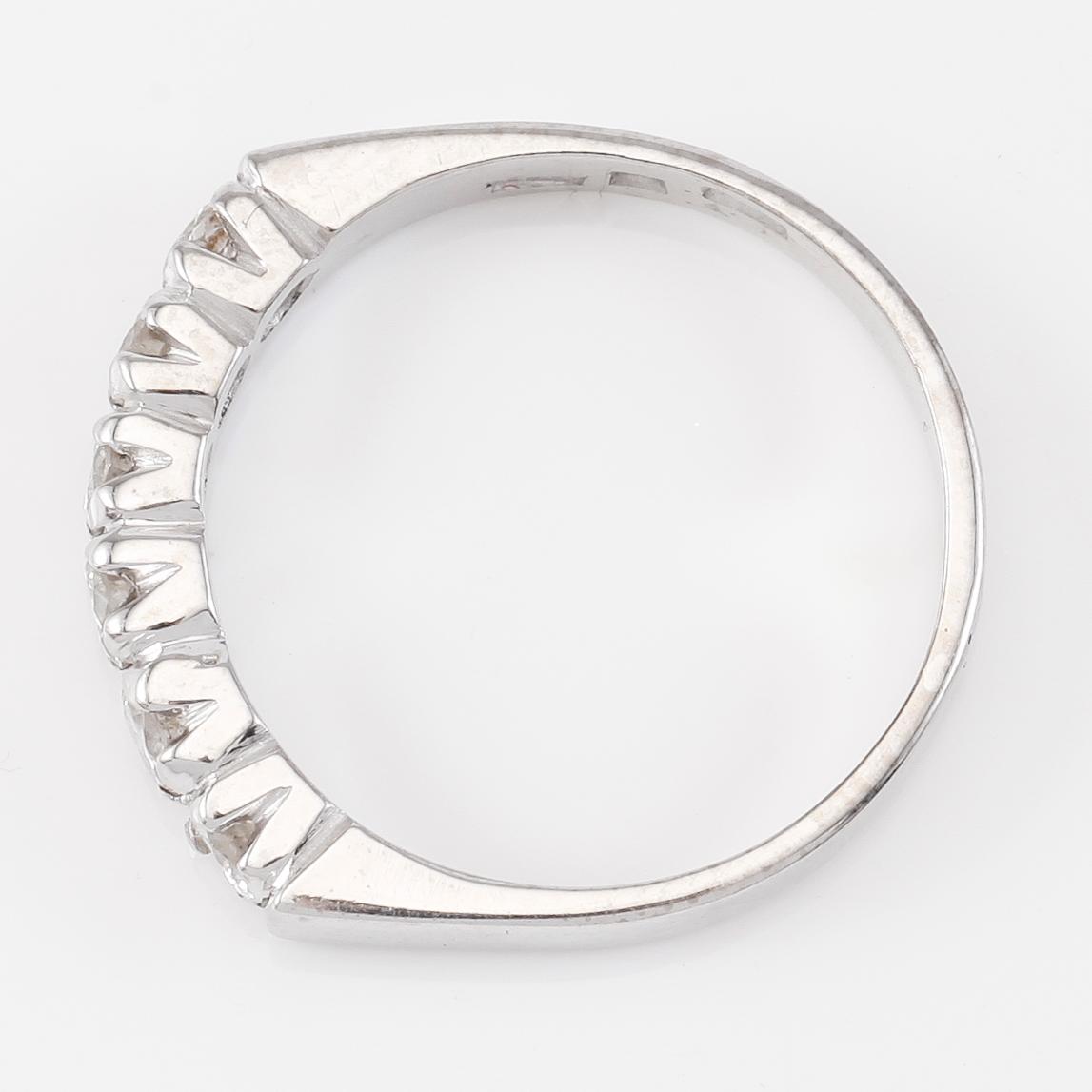 RING, 18K vitguld, 6 briljantslipade diamanter 0.85 ct, svenska stämplar.