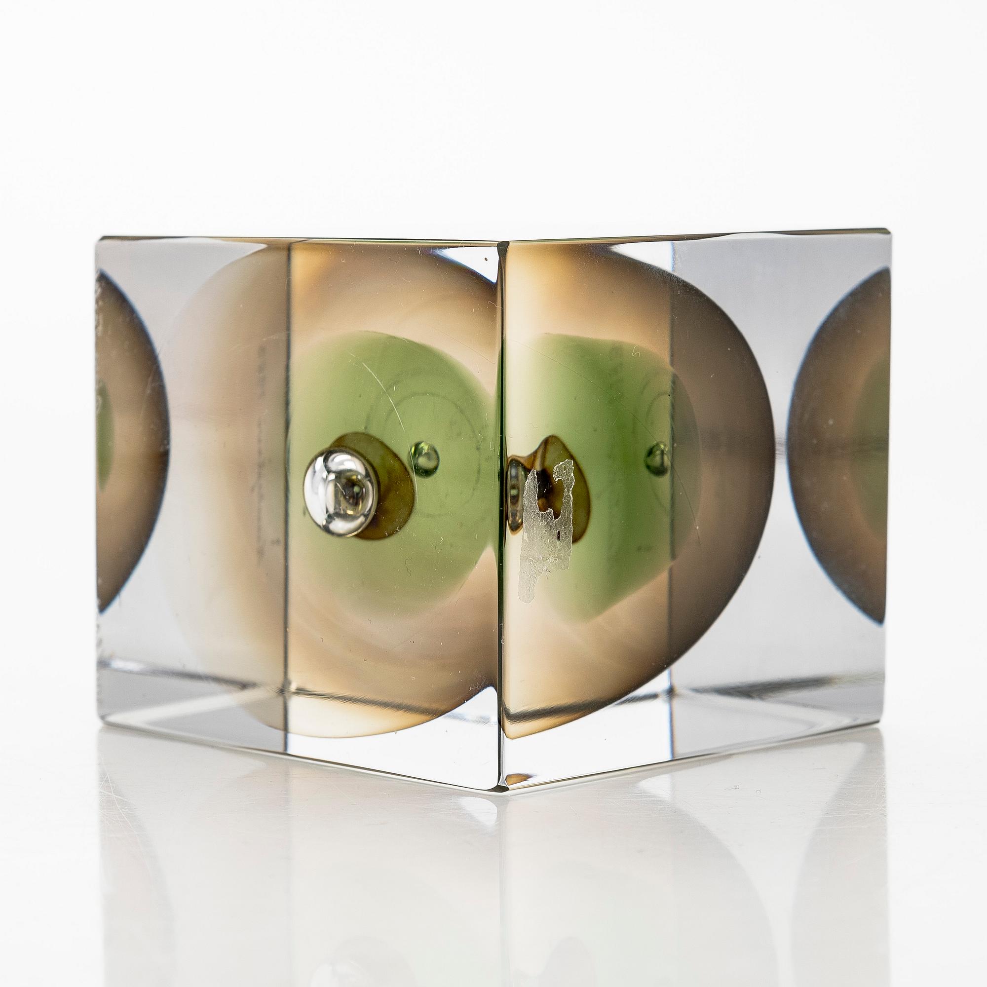 Oiva Toikka, An annual cube, signed Oiva Toikka Nuutajärvi 1983 and numbered 300/2000.