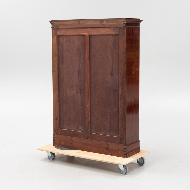 A mahogany bookcase with cabinet, 20th Century.