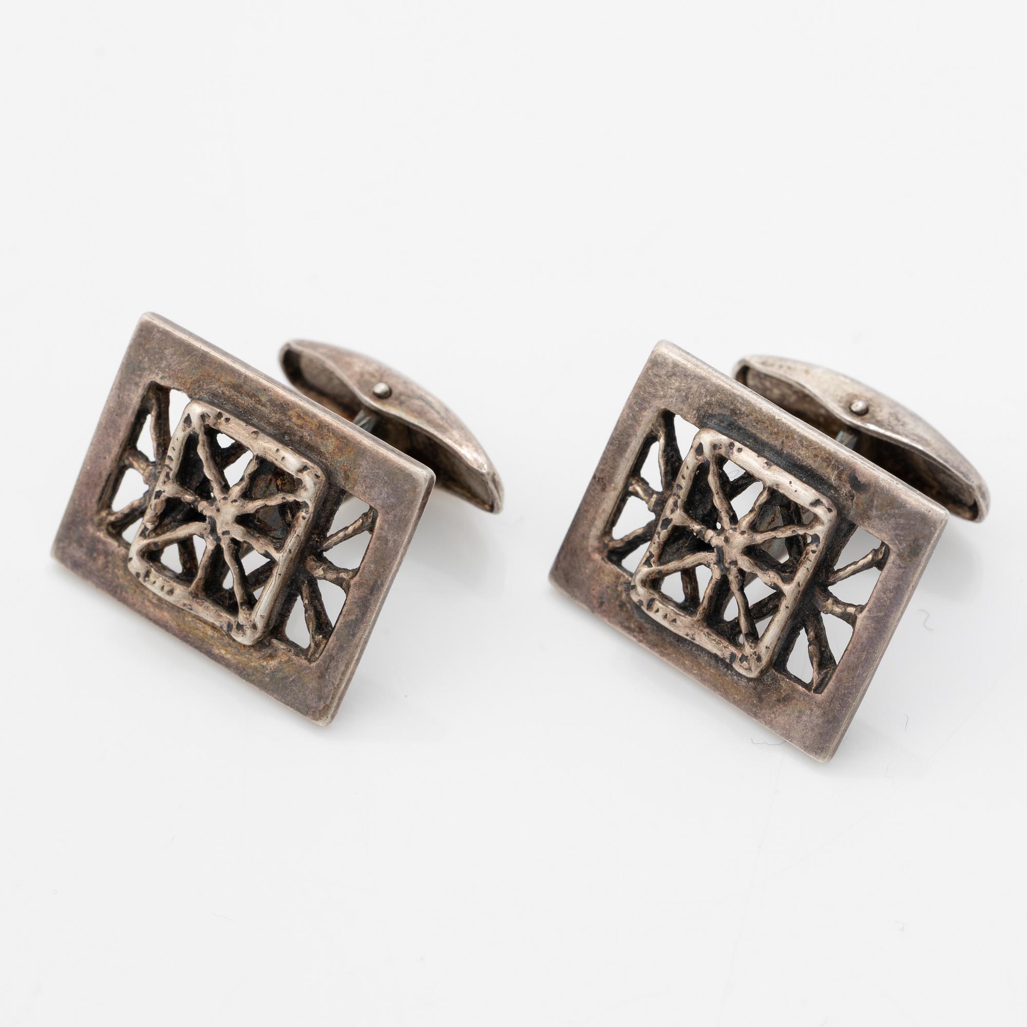 Four silver jewellery pieces: three brooches and a pair of cufflinks. With rose quartz and tiger’s eye. Finnish designers.