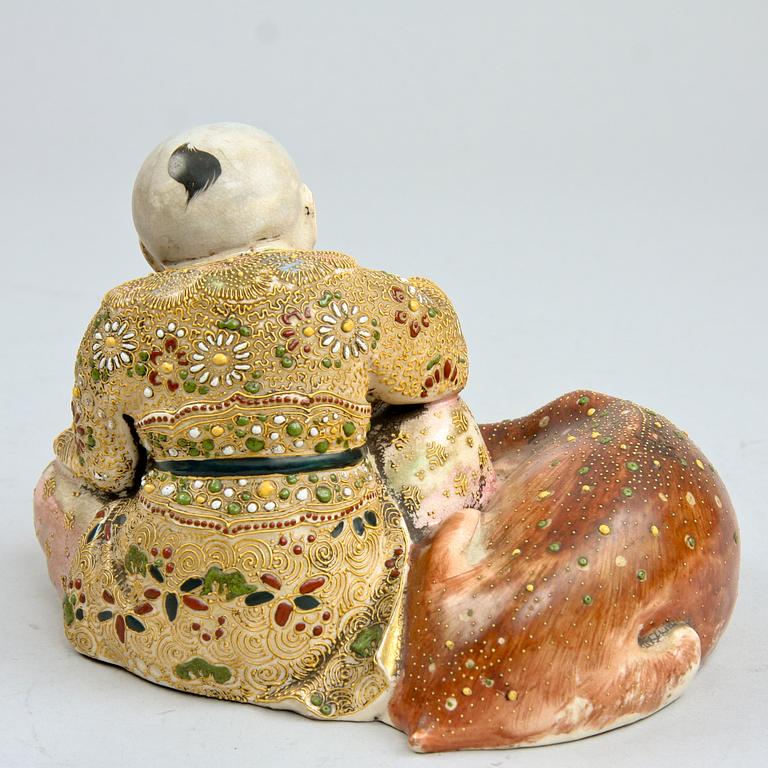 FIGURIN, porslin, Satsuma, Japan tidigt 1900-tal.