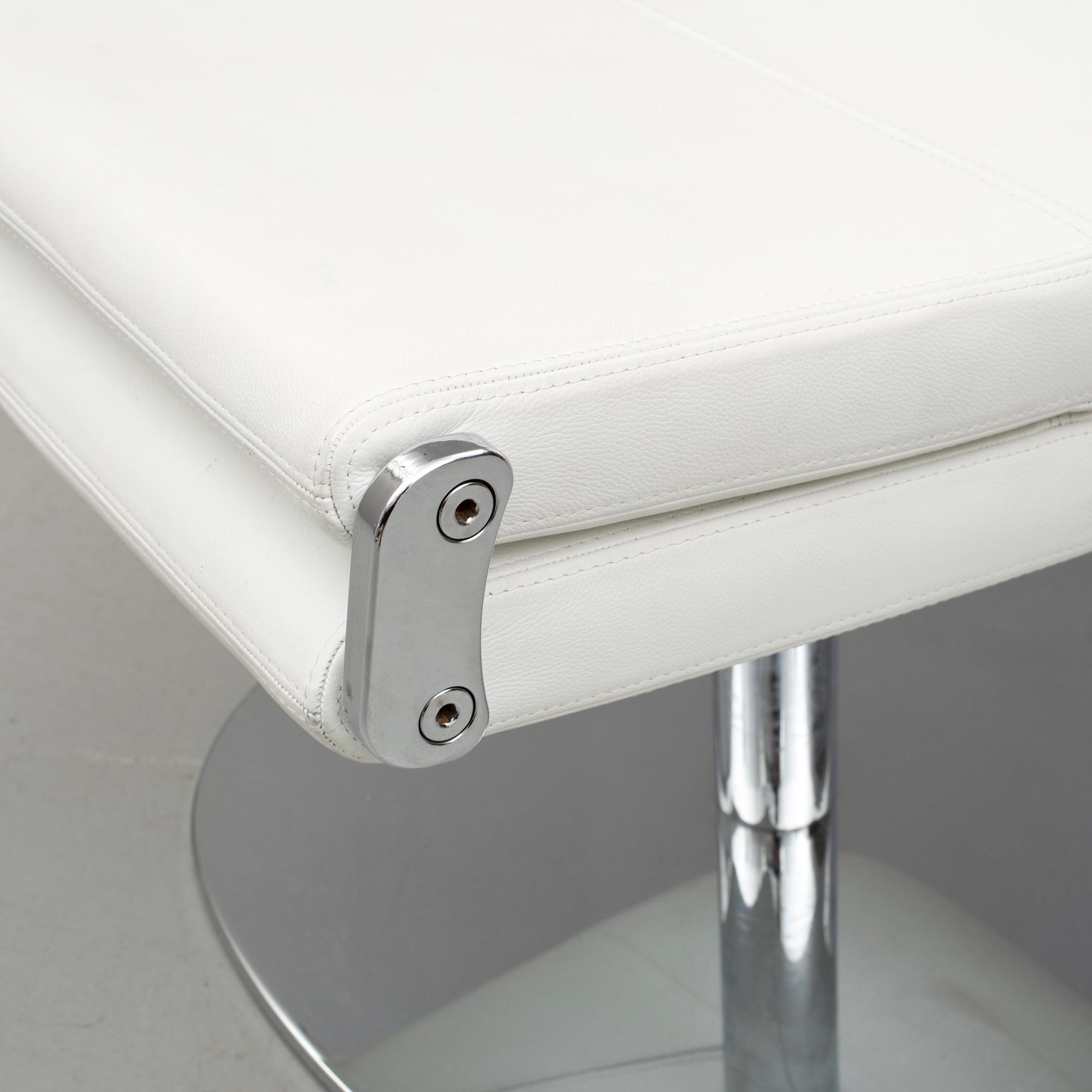 FÅTÖLJ/VILOSTOL, 2000-tal.