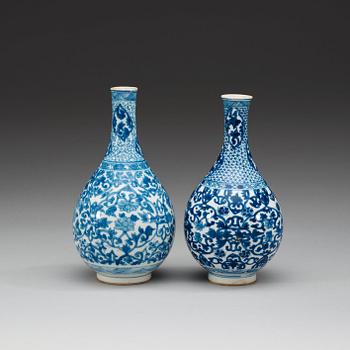 Two blue and white vases, Qing dynasty, 18th Century.