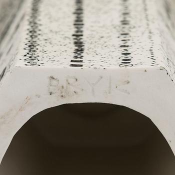 Rut Bryk, kynttilänjalka, kivitavaraa, signeerattu BRYK.