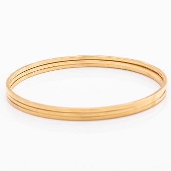 BANGLES, 3 identical, 18K gold,  inner circumference approx 19 cm, no opening mechanism.