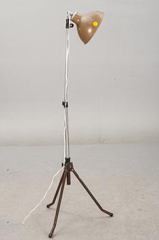 GOLVLAMPA, 1900-talets andra hälft.