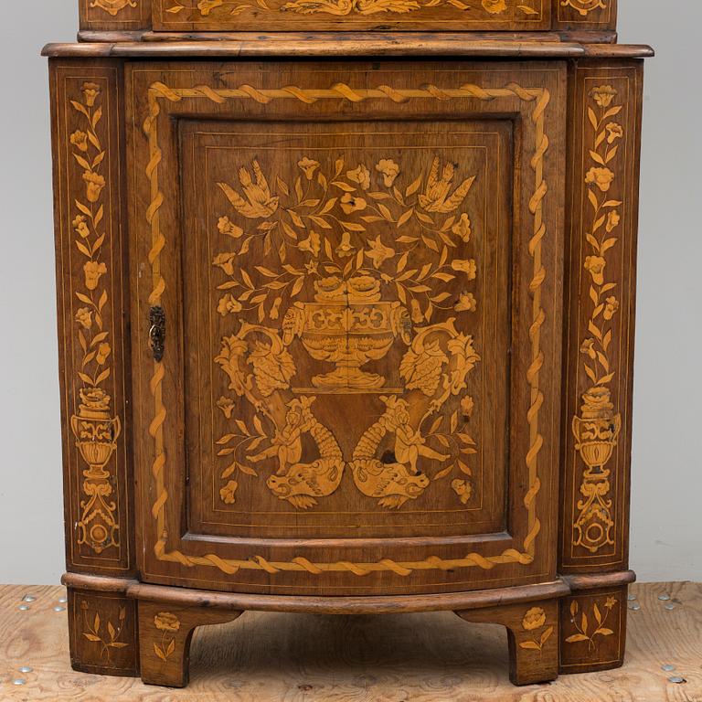 HÖRNSKÅP, ett par, Holland, 1800-tal.