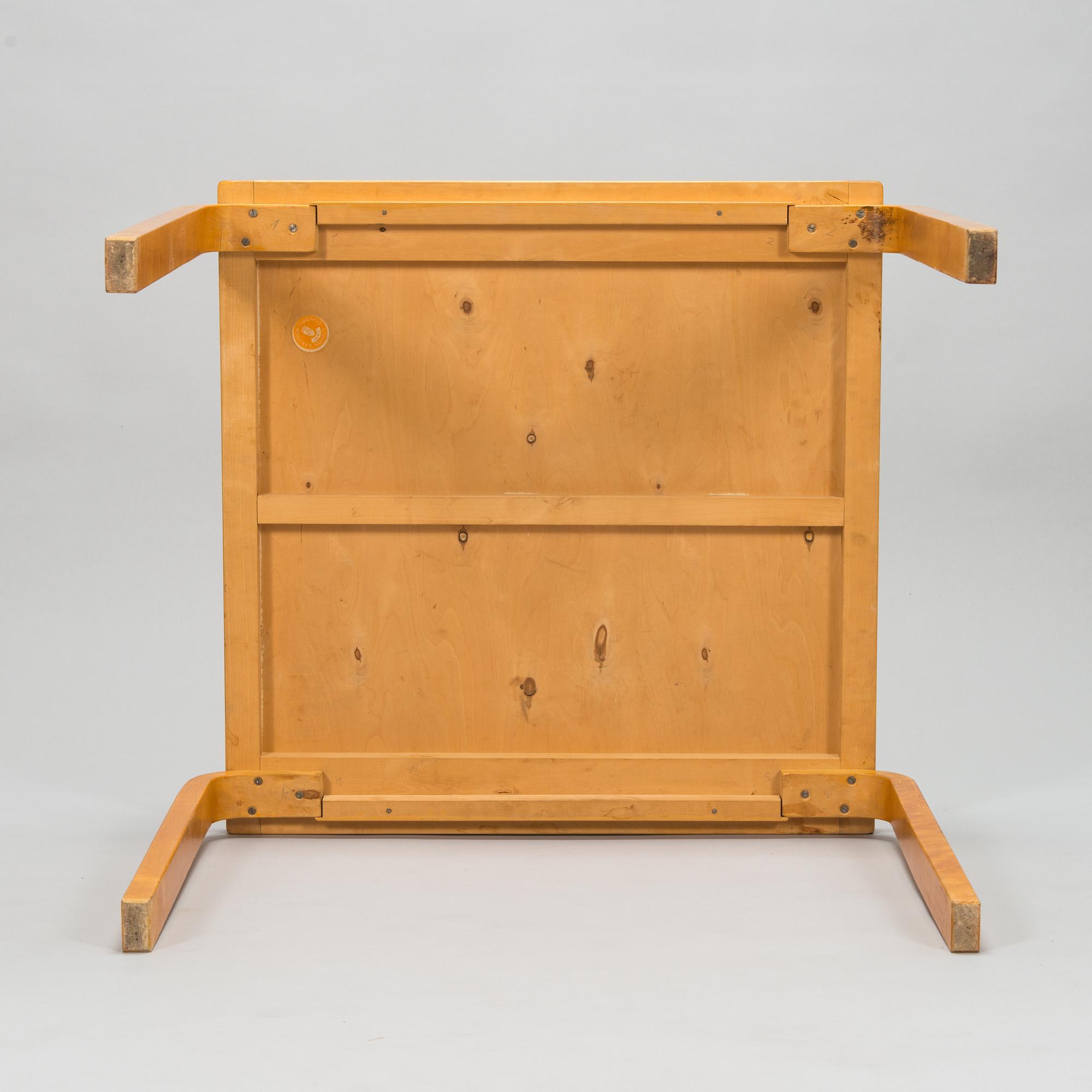 Alvar Aalto, a mid-20th century '85' table and four '60' stools for O.Y. Huonekalu-ja Rakennustyötehdas A.B.