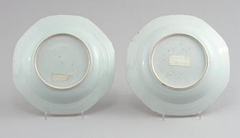 TALLRIKAR, 2 st, porslin, Kina, 1700-tal.