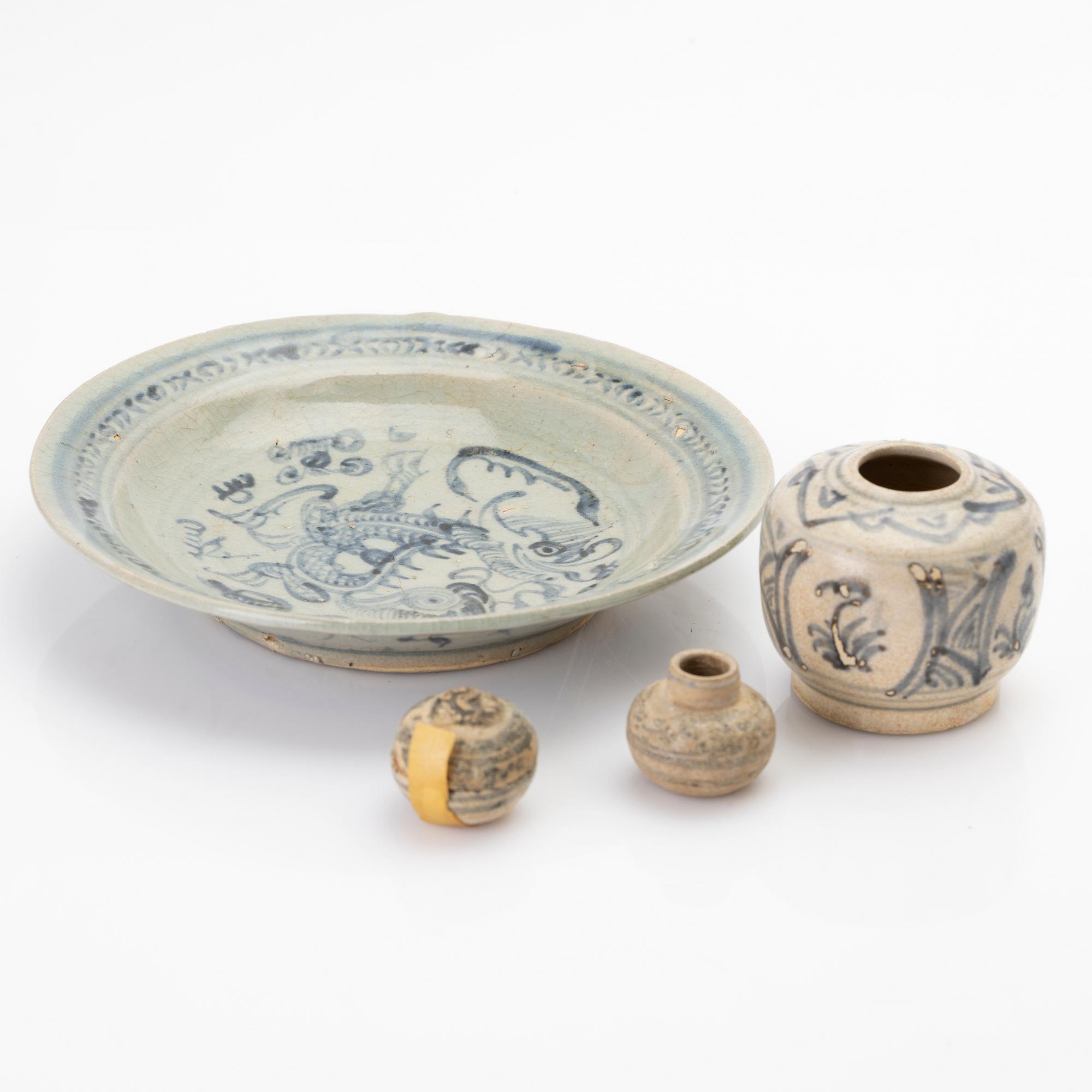 A group of porcelain, 4 pieces, China, Ming Dynasty (1368–1644).